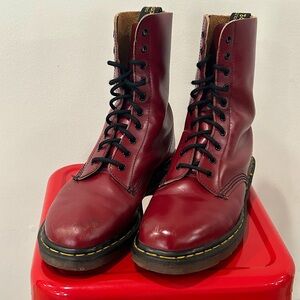 Dr. Martens 10 Eye Boots Men’s size 10 MADE IN ENGLAND Airwair Bouncing Souls